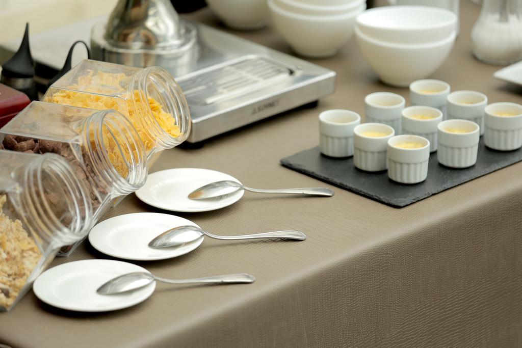 Auberge La Pomme De Pin Hotel Senonches Ngoại thất bức ảnh