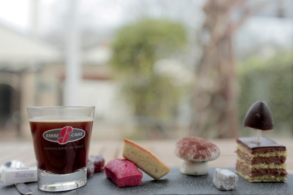 Auberge La Pomme De Pin Hotel Senonches Ngoại thất bức ảnh