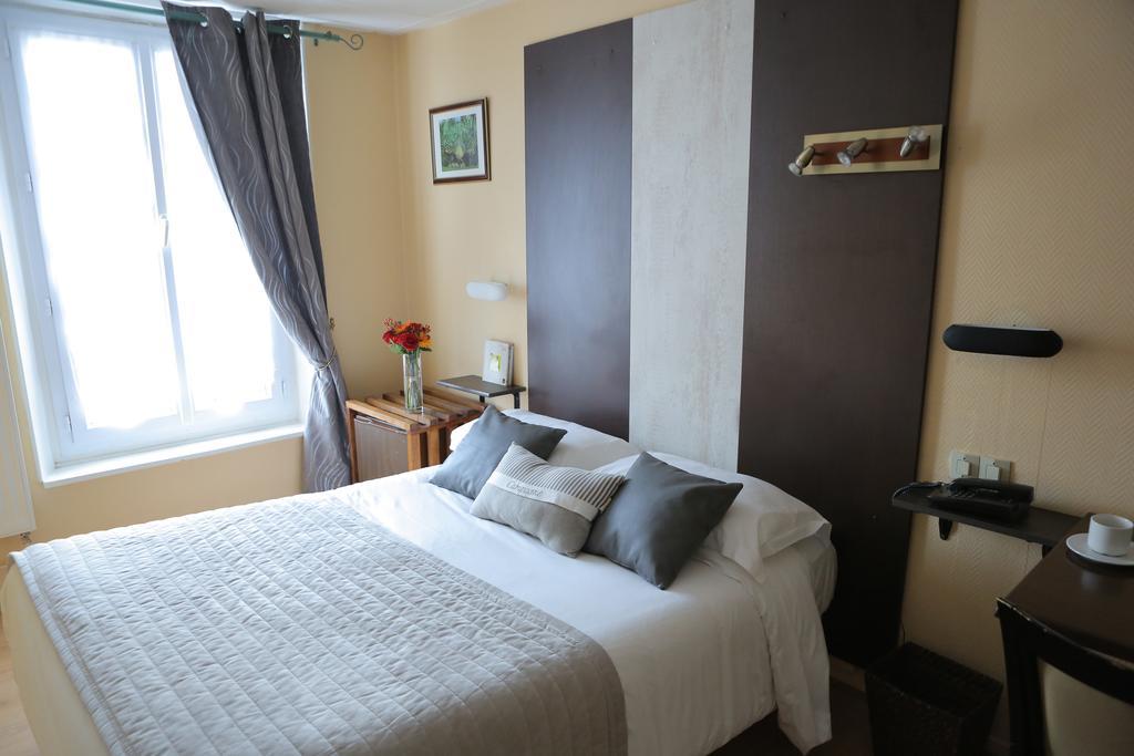 Auberge La Pomme De Pin Hotel Senonches Phòng bức ảnh