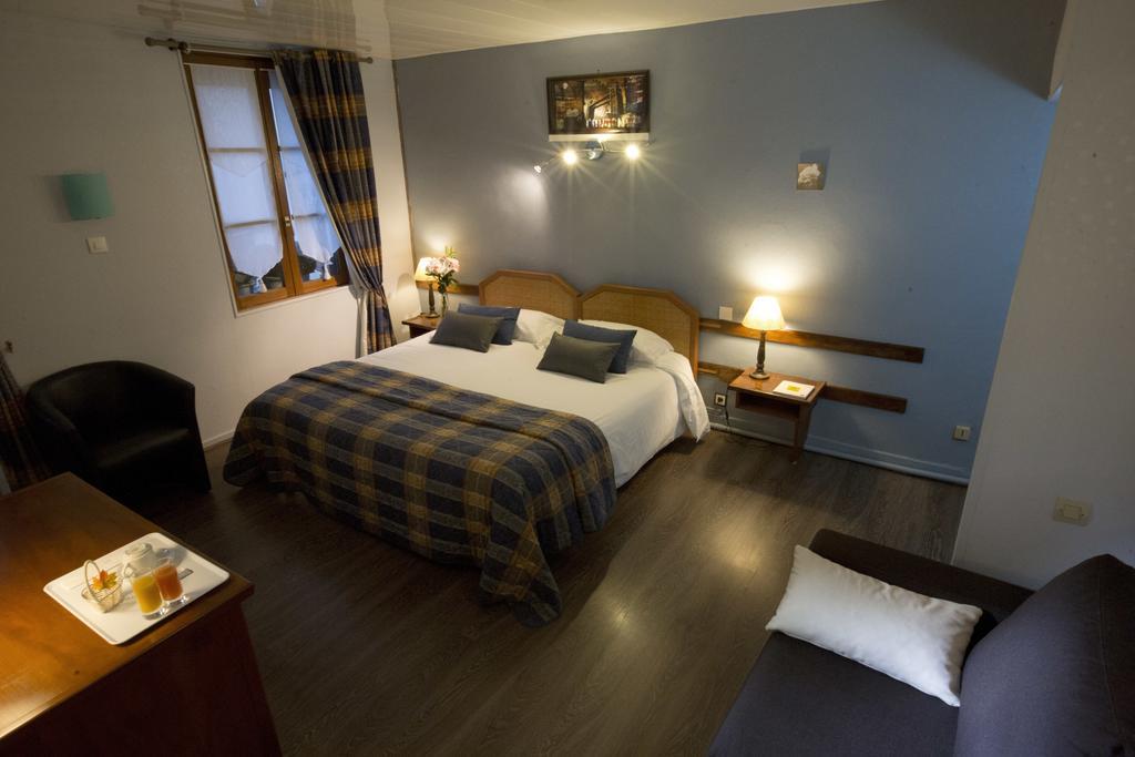Auberge La Pomme De Pin Hotel Senonches Phòng bức ảnh