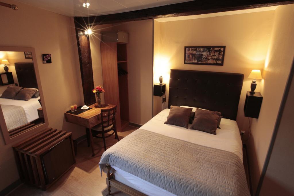 Auberge La Pomme De Pin Hotel Senonches Phòng bức ảnh