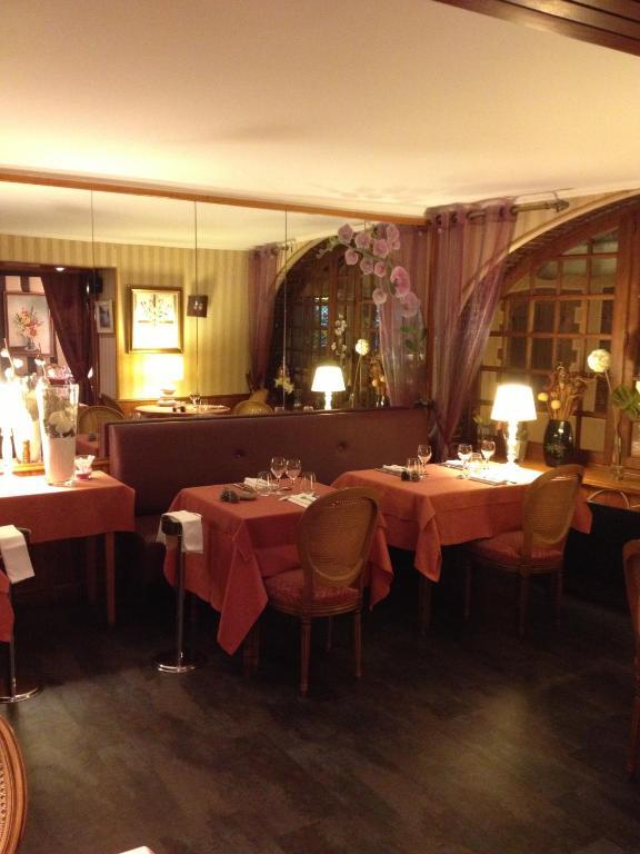 Auberge La Pomme De Pin Hotel Senonches Ngoại thất bức ảnh